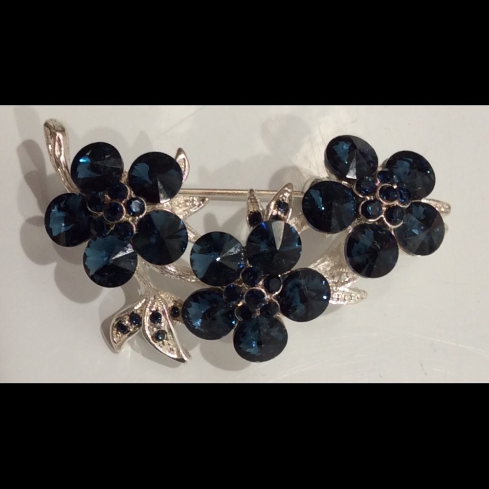 VINTAGE BLUE STONE BROOCH